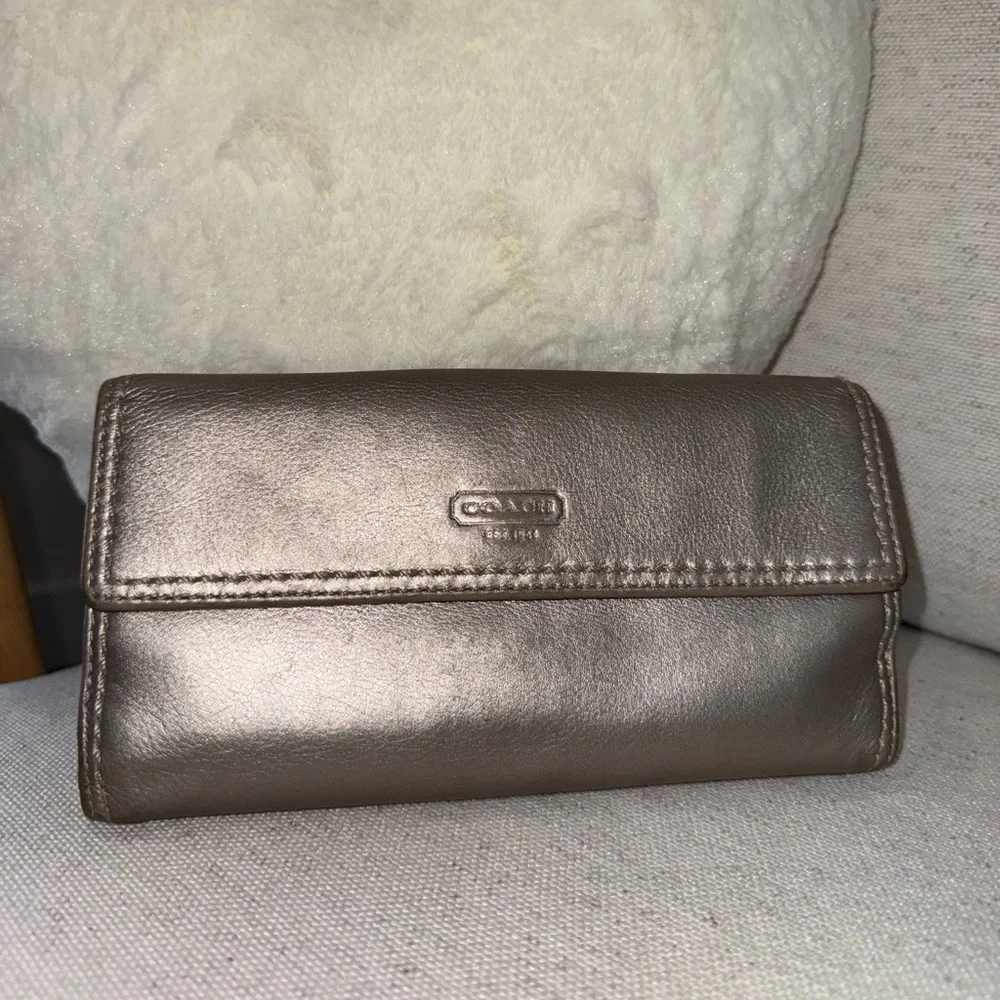 Coach Vintage Women's Silver Metallic Leather Bifold Wallet With Checkbook Flap